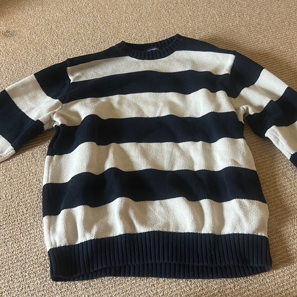 Brandy Melville sweater
